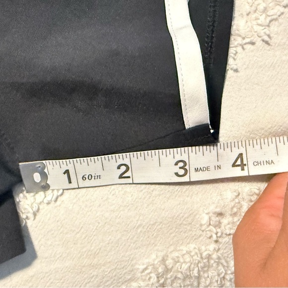 Under Armour Black and White Athletic Shorts Lightweight Breathable - Picture 4 of 5